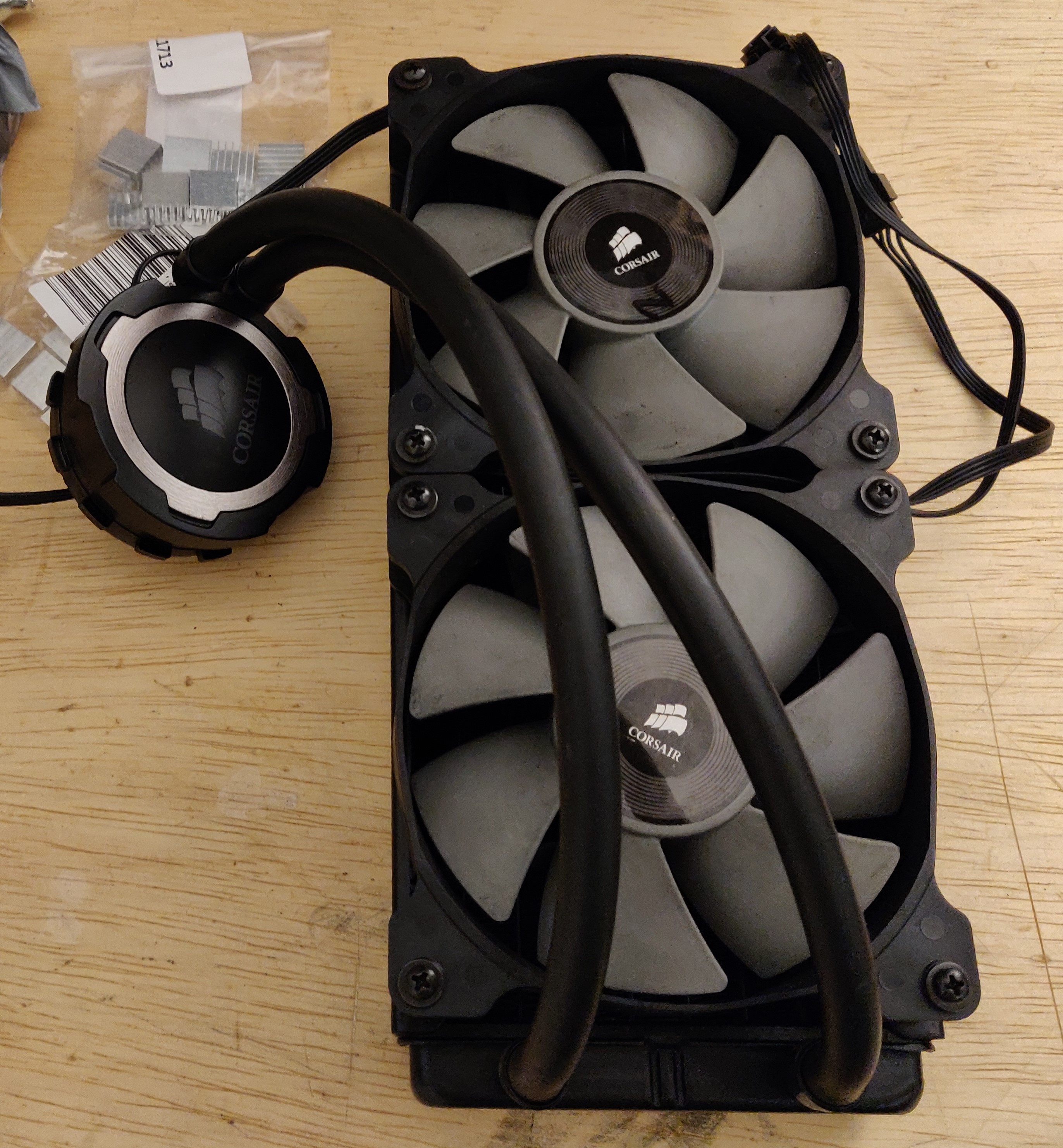 Corsair H105, lightly used